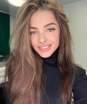 В моих объятьях ты окунешься в мир страсти и нежности. Мои услуги безупречны: классический и эротический массаж, оральный и классический секс, лесби-шоу и ролевые игры. Для меня нет запретов и ограничений. Обещаю оставить после нашей встречи лишь яркие впечатления и желание вернуться. ствую отношения на долгий срок, я готова стать твоей ненасытной любовницей. 💋 Фото и отзывы - в профиле. 4, 22 года